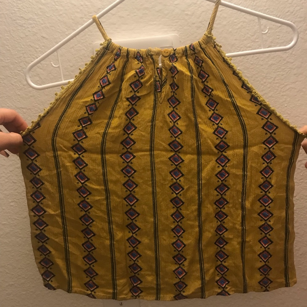 Cute tank top with pattern design.